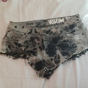 3/$25 Volcom tie die shorts size s